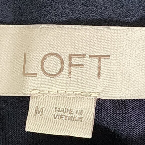 Loft Navy Sleeveless Duo Fabric Poly Front Rayon Back Faux Pearl Detail Top Sz M - Picture 13 of 16